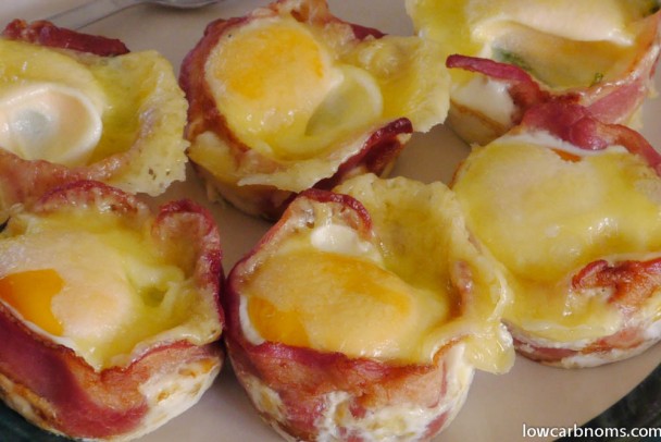 low carb bacon and egg muffins (with whole eggs) - suitable for keto, paleo, atkins diet