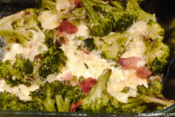 low carb cheesy broccoli casserole - suitable for keto, paleo, atkins diet