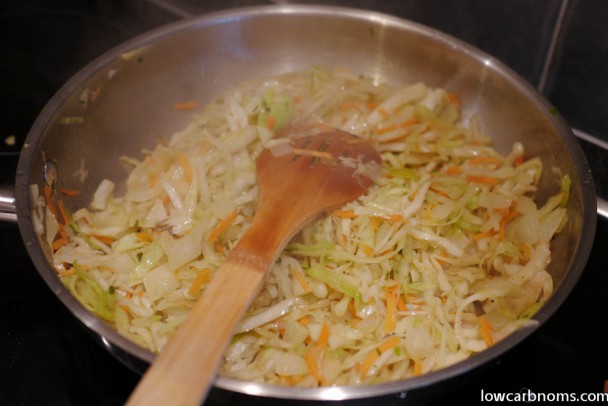 low carb spicy asian cabbage - suitable for keto, paleo, atkins diet